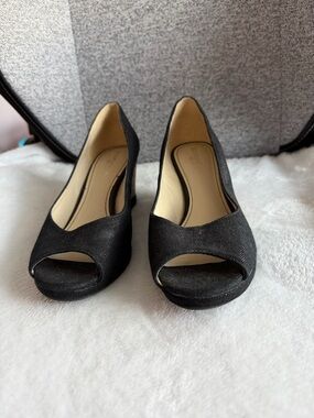 NWOT Women’s Naturalizer Wedges. Shimmer Black. Size 7.5